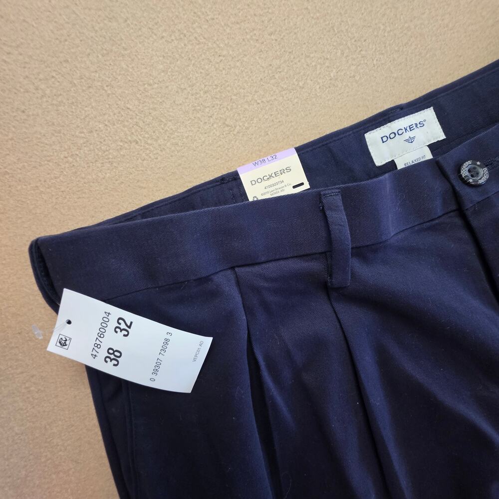 Dockers Best Pressed Pleated Comfort Relaxed Fit Stretch Pants Navy Sz 38x32 NWT - Picture 4 of 8